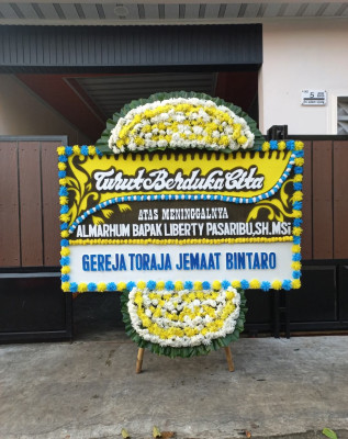 Papan Bunga Duka di Kupang